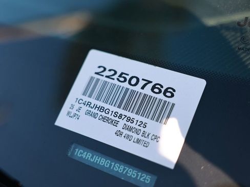 New 2025 Jeep Grand Cherokee Limited image 36