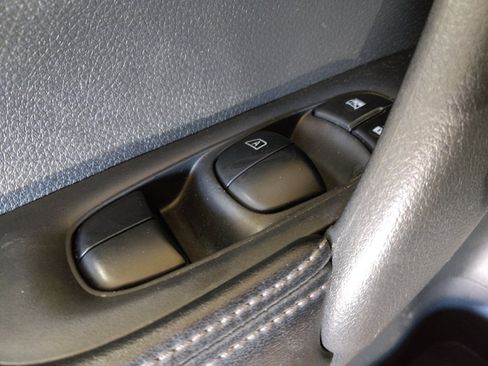 Used 2018 Nissan Rogue SV FWD image 27