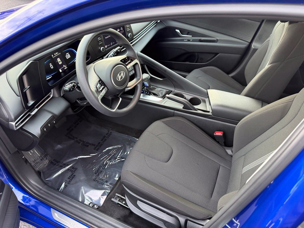 Used 2025 Hyundai Elantra SE FWD image 11