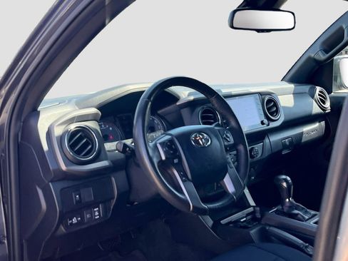 Used 2020 Toyota Tacoma TRD Off-Road AWD/4WD image 9