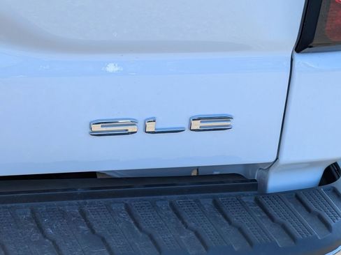 New 2026 GMC Sierra 1500 SLE image 21