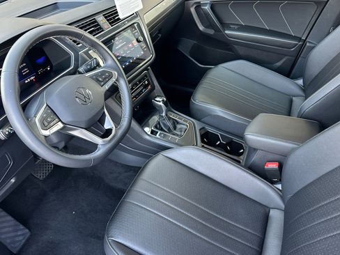 Used 2023 Volkswagen Tiguan SE FWD image 10