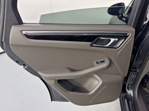 Used 2023 Porsche Macan image 43