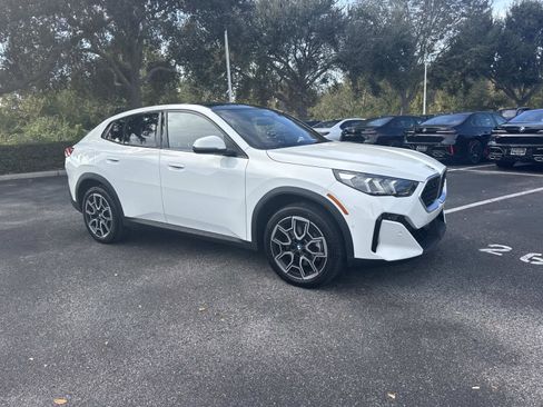 Used 2025 BMW X2 xDrive28i image 2