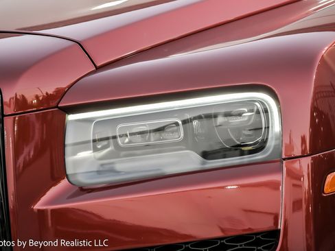 Used 2021 Rolls-Royce Cullinan Black Badge image 6