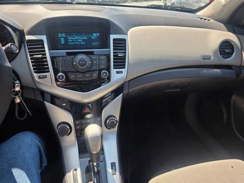 Used 2015 Chevrolet Cruze LS FWD image 16
