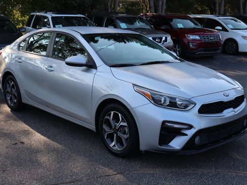 Used 2021 Kia Forte LXS FWD image 3
