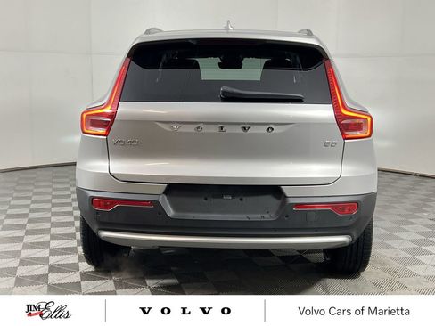 Used 2025 Volvo XC40 B5 Plus image 8