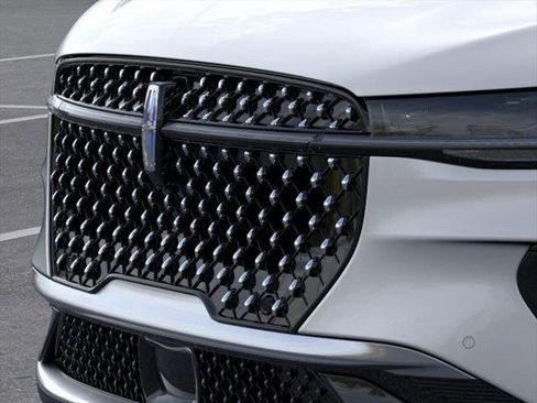 New 2026 Lincoln Nautilus Premier image 17