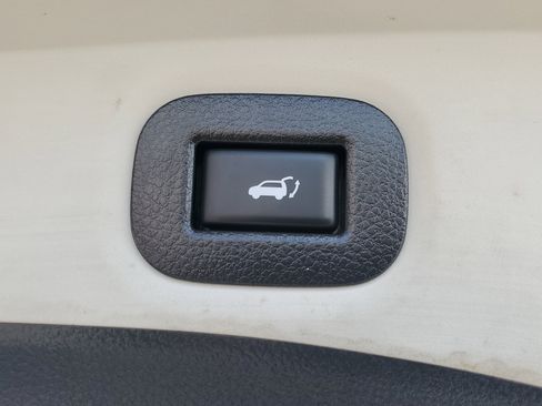 Used 2019 Nissan Rogue SV image 11