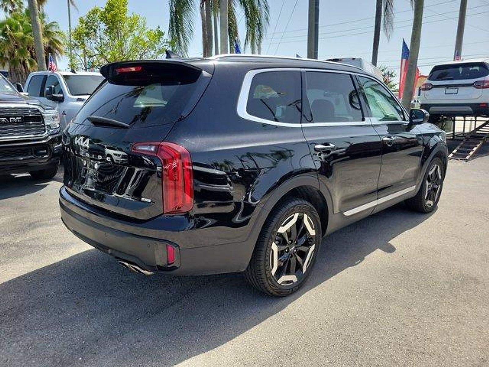 Used 2023 Kia Telluride S AWD/4WD image 7