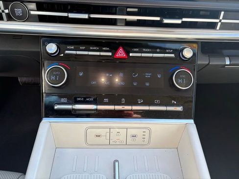 Used 2025 Hyundai Santa Fe SEL image 18