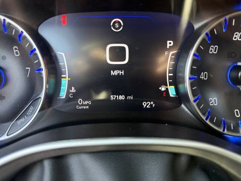 Used 2024 Chrysler Pacifica Touring-L FWD image 18
