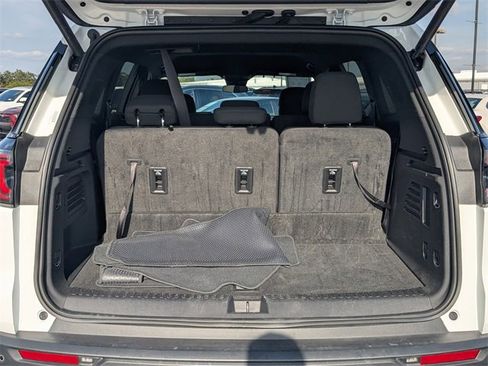 Used 2025 GMC Acadia Elevation image 12