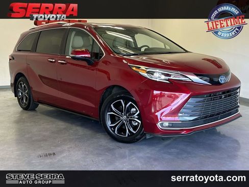 Certified 2025 Toyota Sienna Platinum AWD/4WD image 1