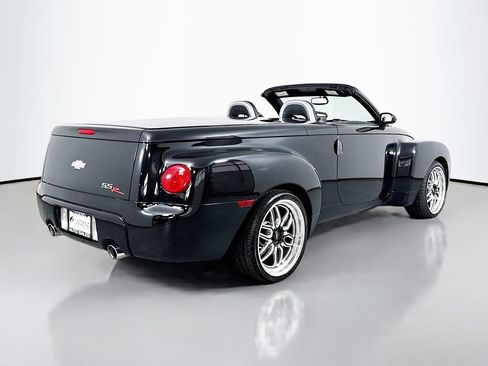 Used 2004 Chevrolet SSR w/ Preferred Equipment Group RWD image 16