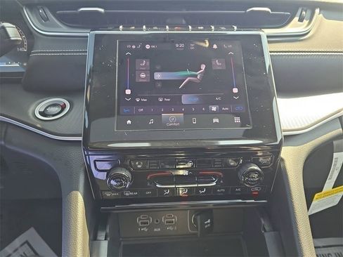 New 2025 Jeep Grand Cherokee Laredo X w/ Luxury Tech Group I image 19