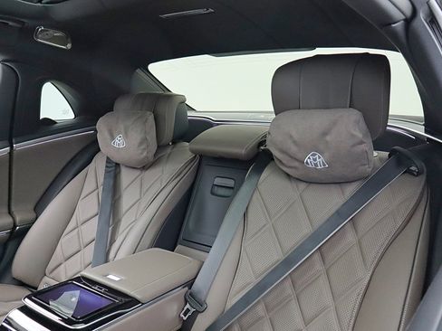Used 2024 Mercedes-Benz Maybach S 580 4MATIC image 34