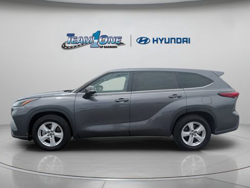 Used 2022 Toyota Highlander L FWD image 5