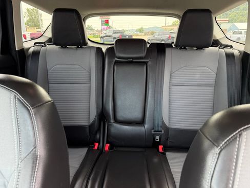 Used 2017 Ford Escape SE w/ SE Sport Appearance Package AWD/4WD image 21