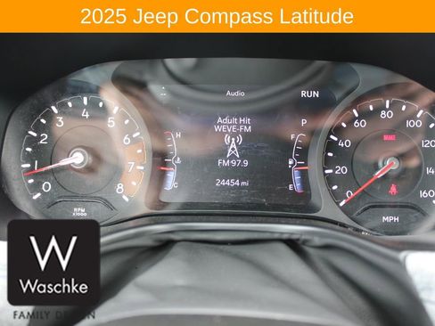 Used 2025 Jeep Compass Latitude AWD/4WD image 34