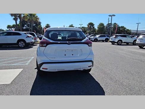 New 2025 Nissan Kicks Play S image 30
