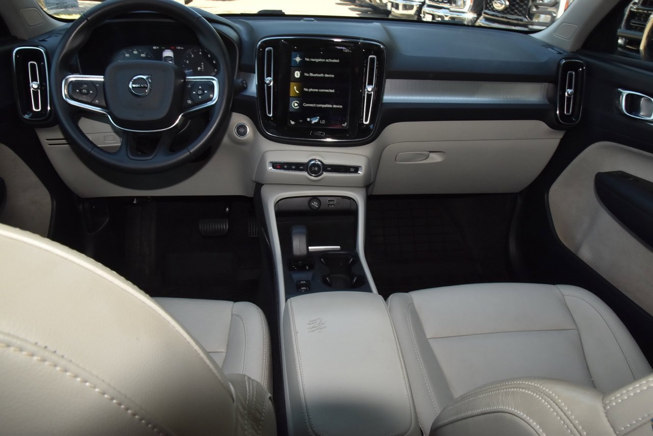 Used 2022 Volvo XC40 T5 Momentum AWD/4WD image 16