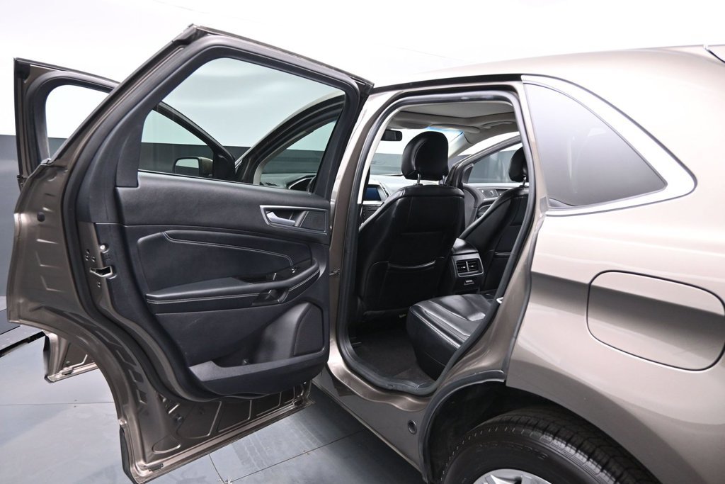 Used 2019 Ford Edge Titanium w/ Equipment Group 301A FWD image 19