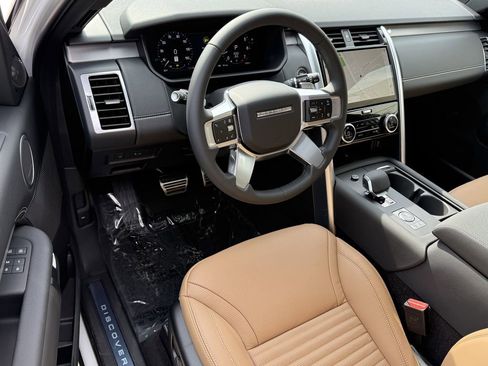 New 2026 Land Rover Discovery Dynamic SE image 15