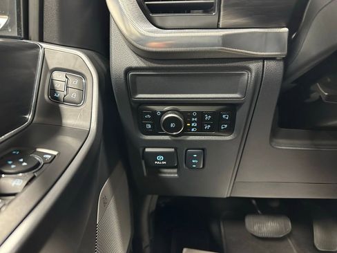 Used 2025 Ford F150 Lariat w/ Equipment Group 501A Mid image 18