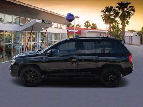 Used 2012 Jeep Compass Latitude w/ Altitude Pkg FWD image 6