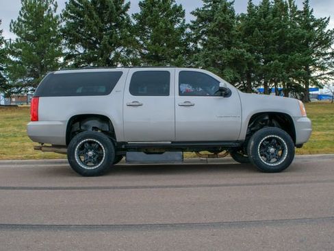 Used 2009 GMC Yukon XL SLT image 7