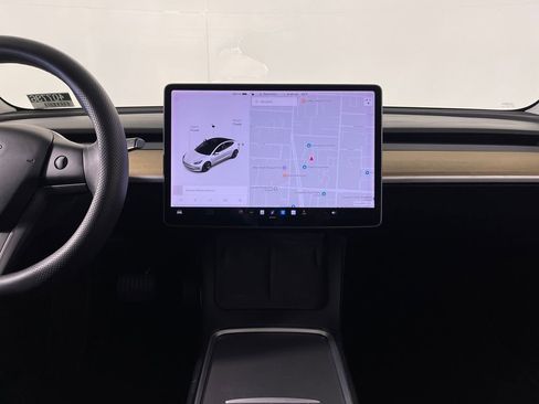 Used 2021 Tesla Model 3 Standard Range Plus RWD image 16