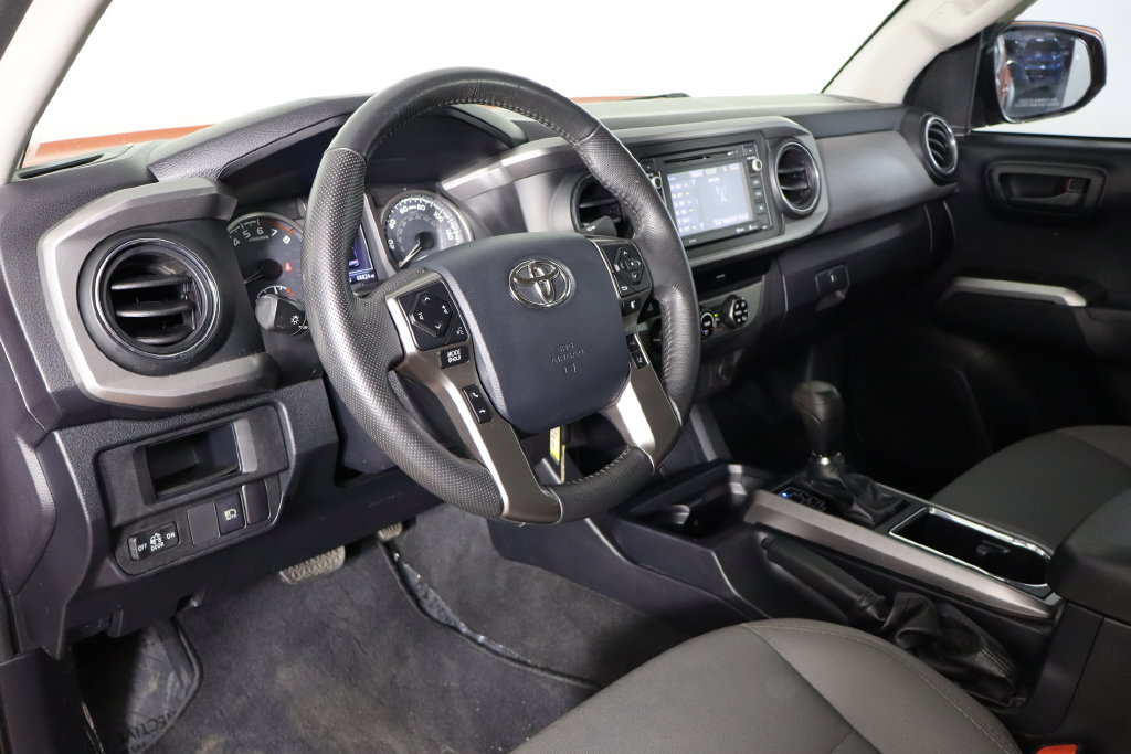 Used 2018 Toyota Tacoma SR5 RWD image 17