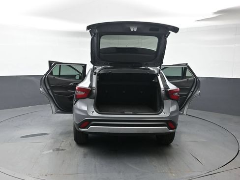 Used 2025 Chevrolet Trax LT FWD image 42
