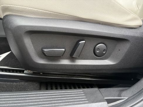 Used 2023 Nissan Rogue SL image 25