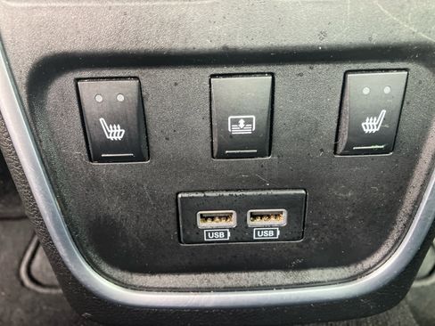 Used 2022 Chrysler 300 Touring L w/ Safetytec Plus Group RWD image 32