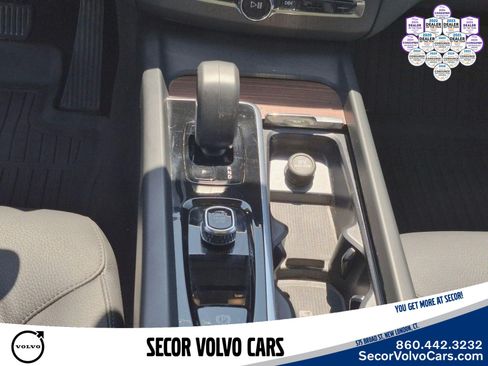 Used 2024 Volvo XC60 T8 Plus w/ Climate Package AWD/4WD image 18