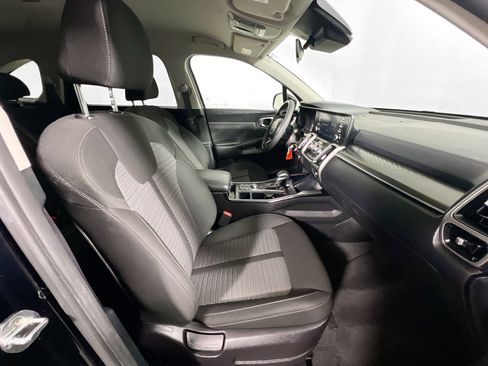 Used 2022 Kia Sorento LX image 30