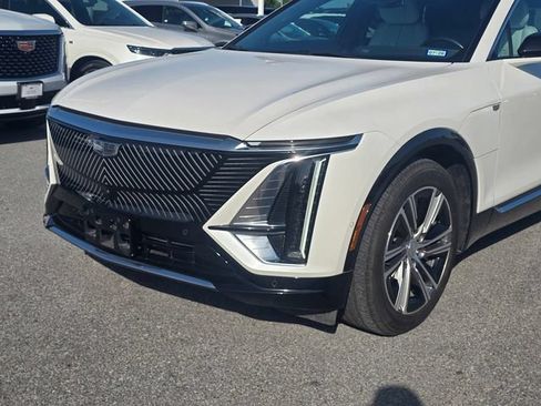 Used 2024 Cadillac Lyriq Luxury AWD/4WD image 11