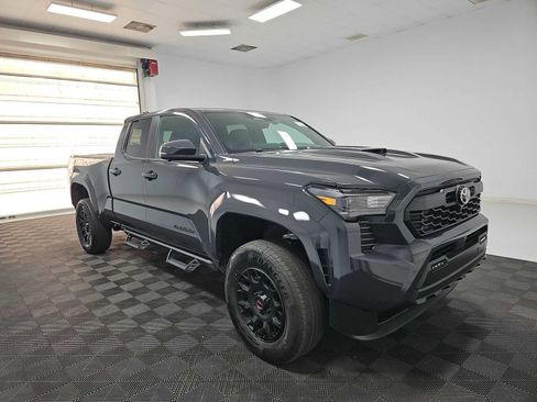 Used 2025 Toyota Tacoma TRD Sport w/ TRD Sport Premium Package AWD/4WD image 2