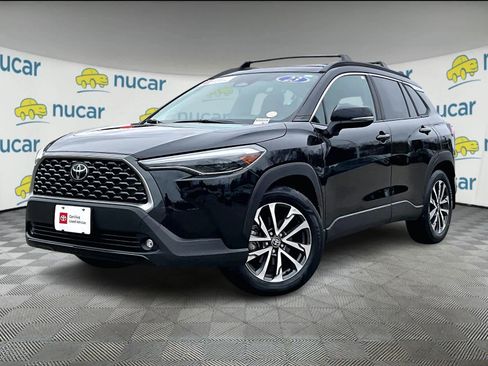 Certified 2023 Toyota Corolla Cross XLE image 3