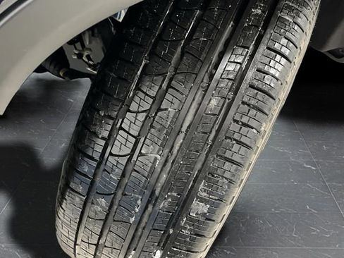 Used 2024 Jeep Grand Cherokee Limited w/ Black Appearance Package image 40