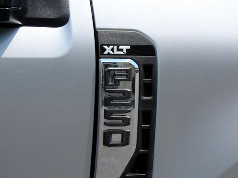 Used 2024 Ford F250 XLT image 38