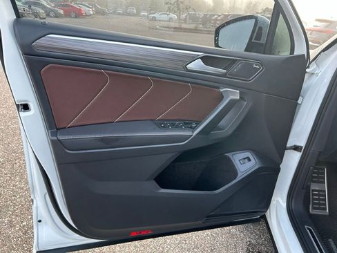 Used 2024 Volkswagen Tiguan SEL R-Line image 18