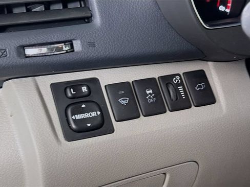 Used 2013 Toyota Highlander Limited FWD image 12