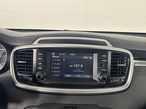 Used 2020 Kia Sorento FWD V6 image 6