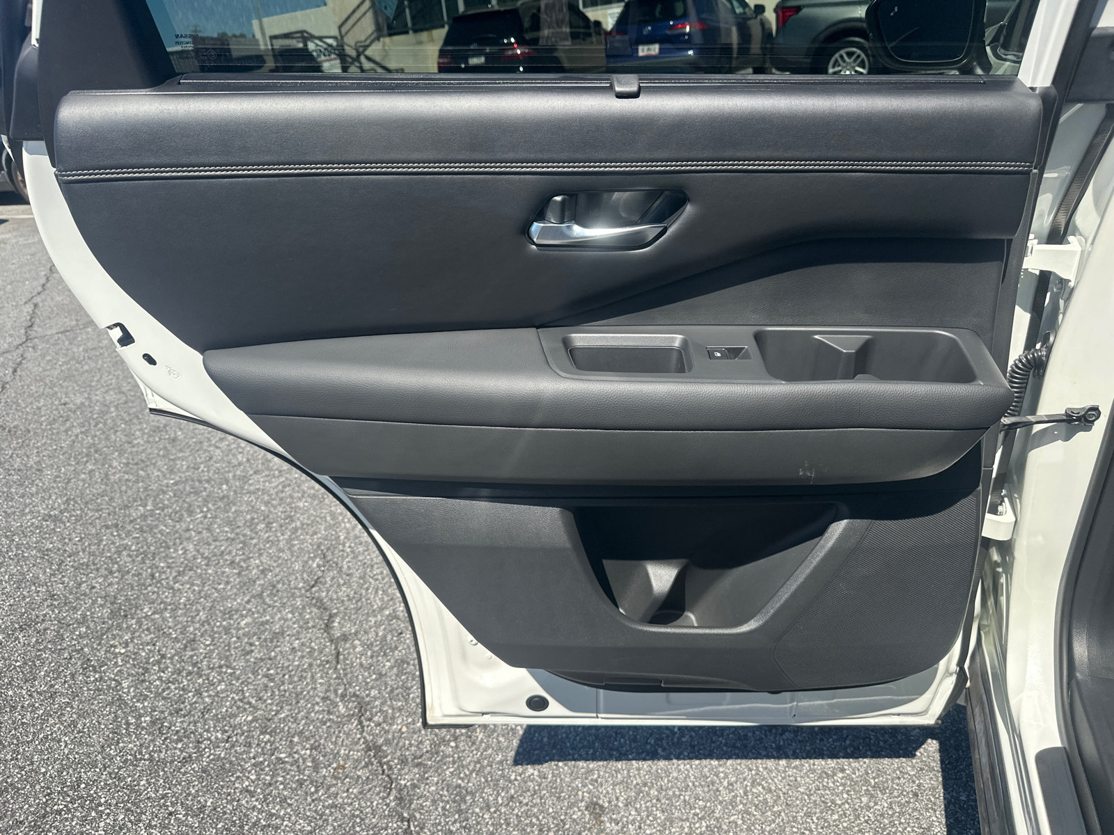 Used 2022 Nissan Pathfinder Platinum w/ Cargo Package FWD image 22