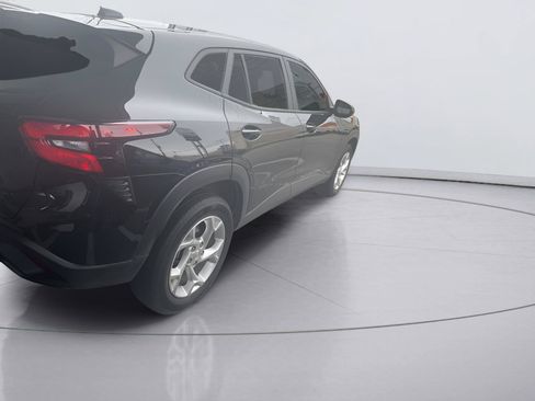 Used 2024 Chevrolet Trax LS w/ LS Convenience Package FWD image 3