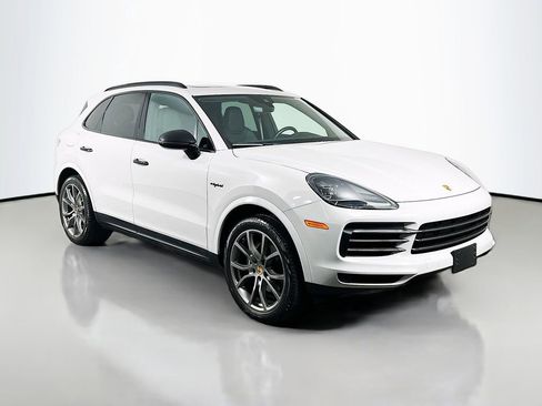 Used 2023 Porsche Cayenne AWD/4WD image 3